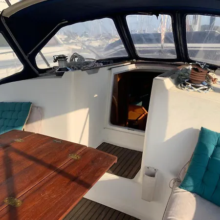 Úszó hotel Voilier Au Ponton A Saint Raphael